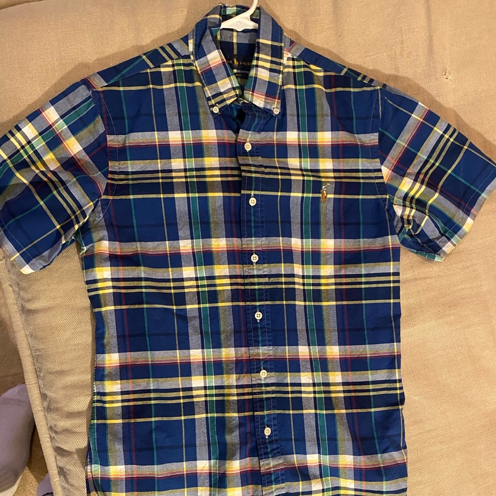 Short sleeve buttoned down